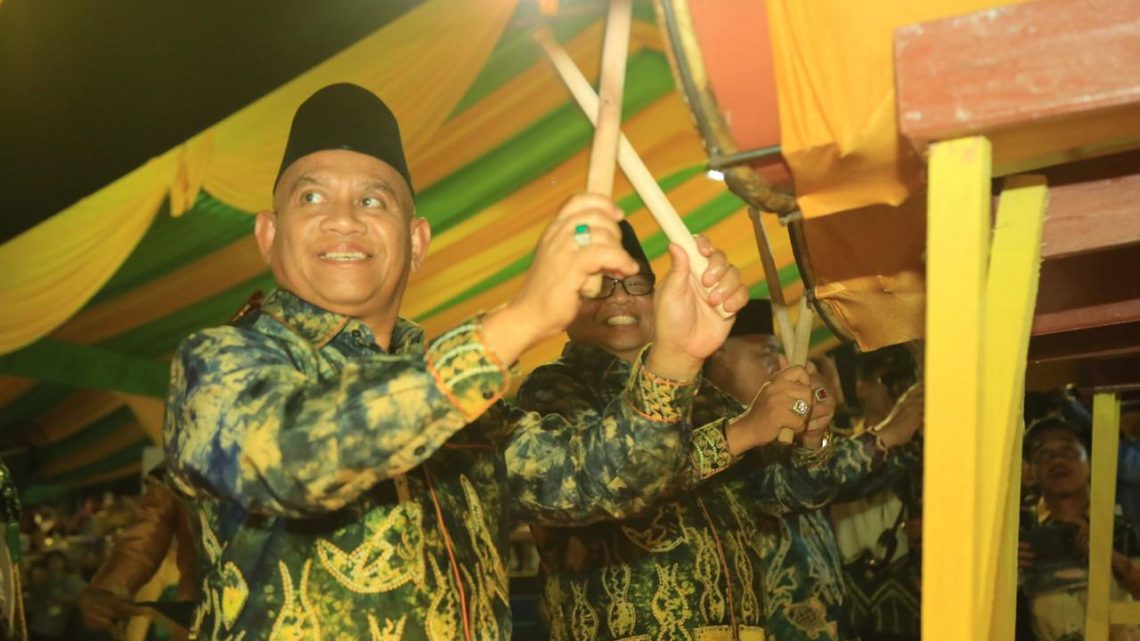 Hadiri Pembukaan MTQN XXXII Di Kotabaru, Bupati Wahid Berikan Semangat Pada Kafilah HSU