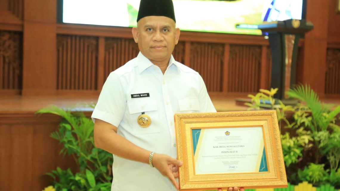 Bupati Wahid Terima Penghargaan Kategori Pengelolaan DAK Fisik dan Dana Desa Terbaik