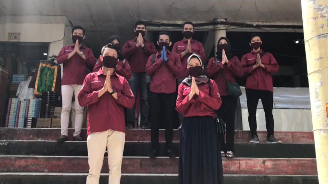 Nanang Galuh HSU Bagikan 500 Masker Bagi Para Pedagang