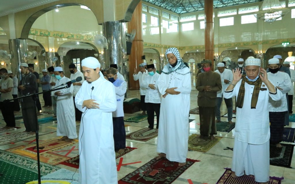 Patuhi Protokol Kesehatan, Masyarakat HSU Gelar Sholat Gerhana di Masjid Raya At Taqwa Amuntai