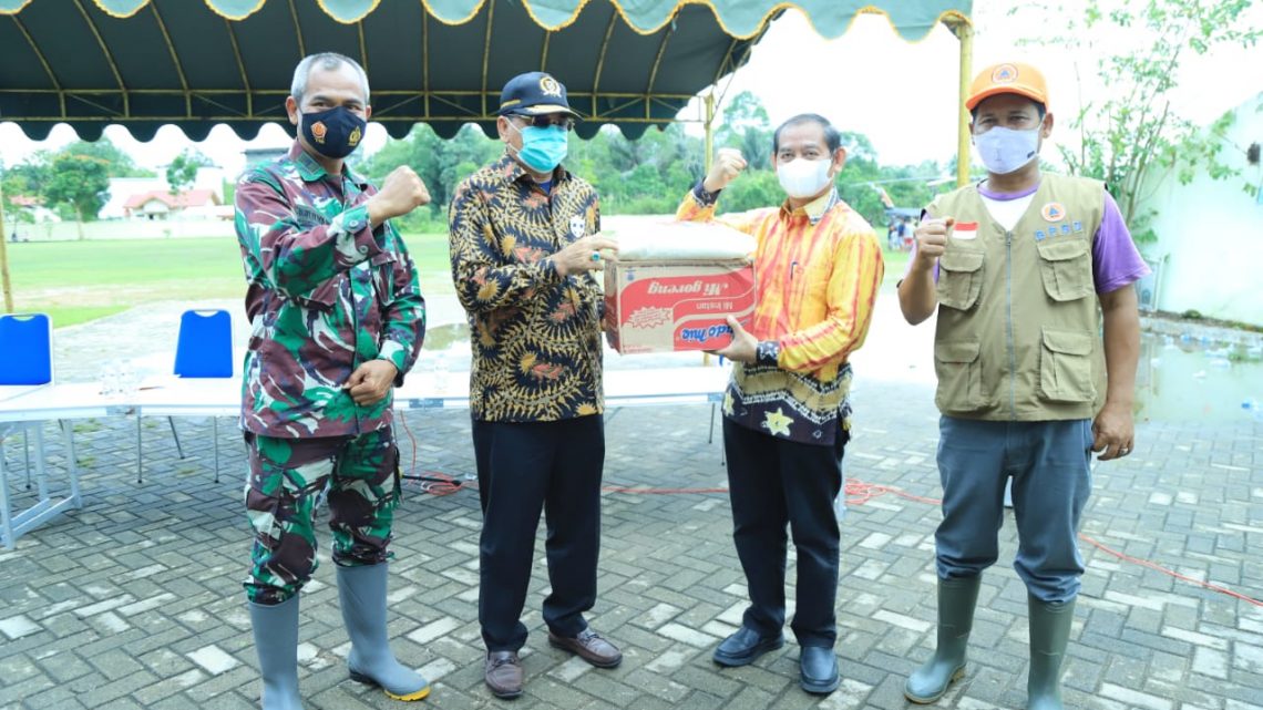HSU Terima Bantuan Banjir dari Pemprov Kalsel dan Jajaran TNI Angkatan Laut