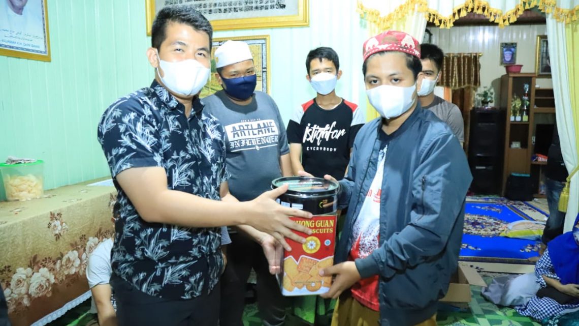 Kunjungi Kafilah, Ketua DPRD HSU Almien bawakan Apem Hambuku