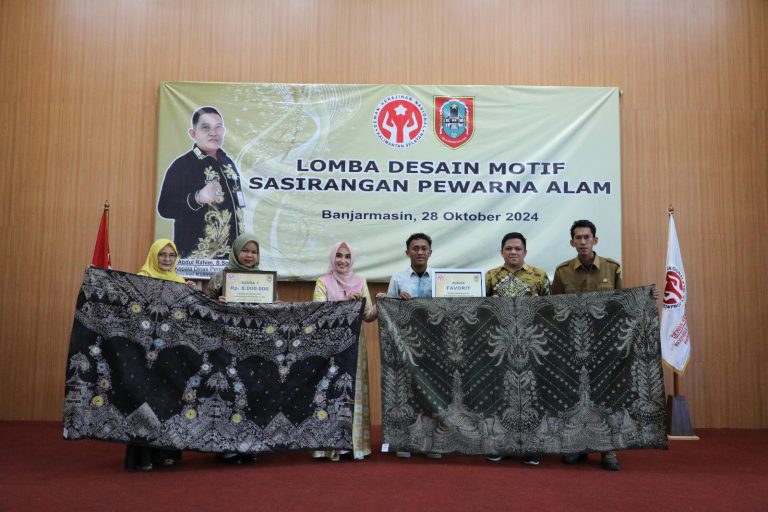 LOMBA DESAIN SASIRANGAN PEWARNA ALAM, DEKRANASDA HSU BORONG 2 JUARA SEKALIGUS