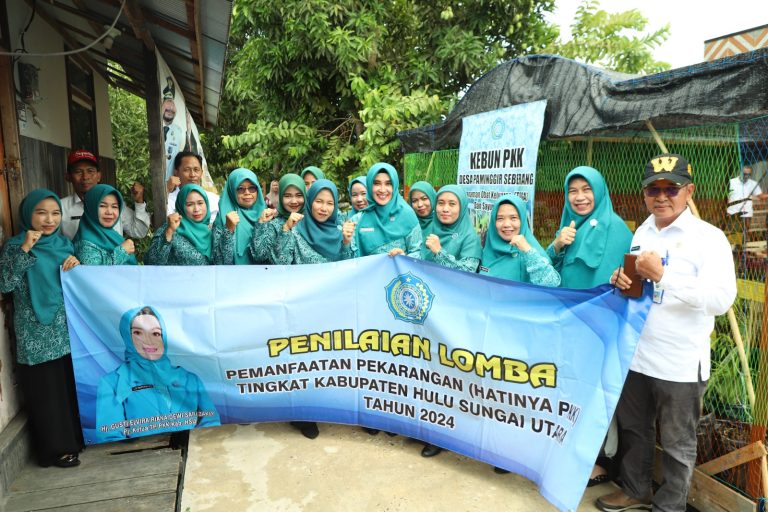 PJ. KETUA TP.PKK HSU KUNJUNGI DESA PAMINGGIR SEBERANG
