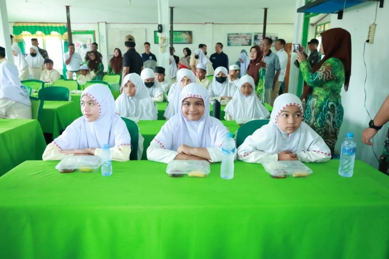 UJI COBA PROGRAM MAKAN BERGIZI GRATIS DI HSU