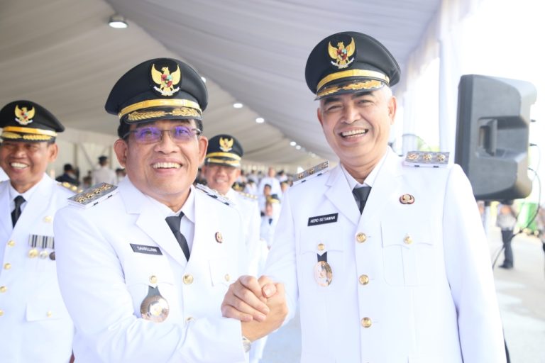 DIHADAPAN PRESIDEN, H. SAHRUJANI DAN HERO SETIAWAN DILANTIK SEBAGAI BUPATI HSU PERIODE 2025-2030